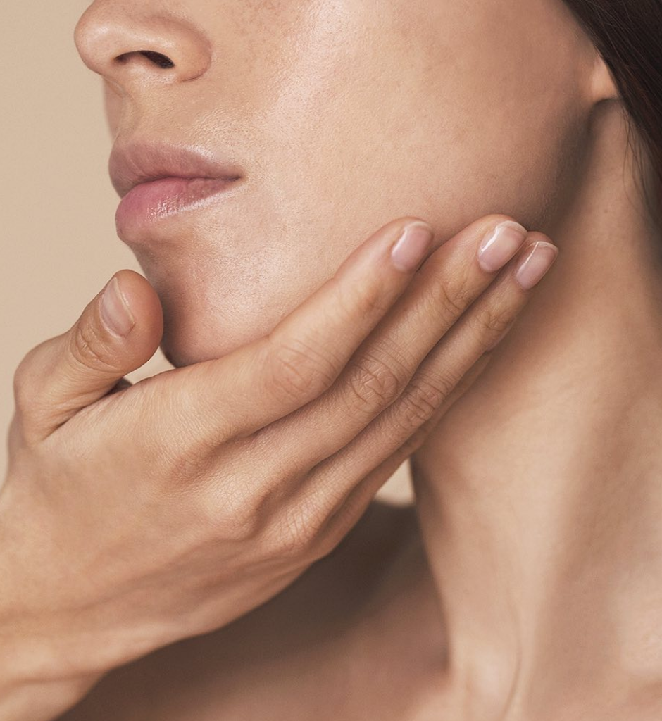 la colline cell white